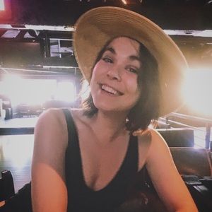 Meet your Posher, Lauren